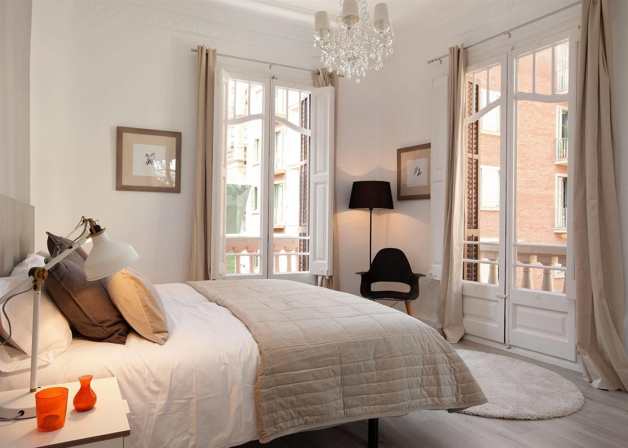 Click&Flat Seneca Suites Barcelona Exterior foto
